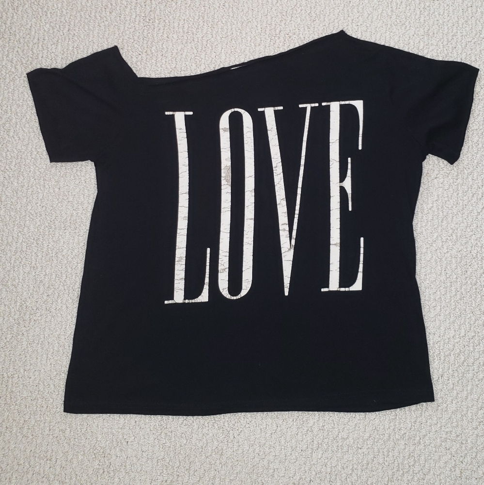 LOVE Graphic Tee